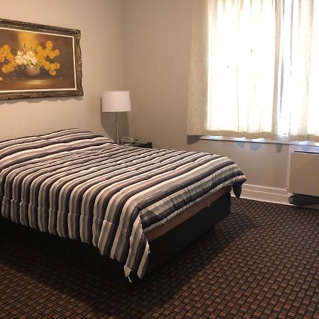 Royal Hotel Flin Flon Luaran gambar