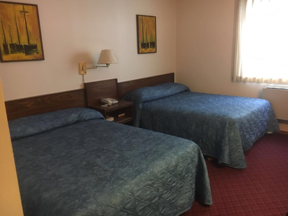 Royal Hotel Flin Flon Luaran gambar