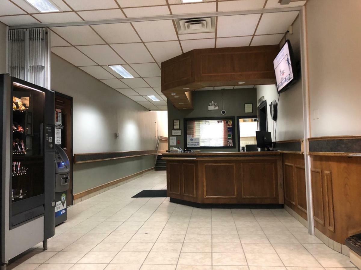 Royal Hotel Flin Flon Luaran gambar