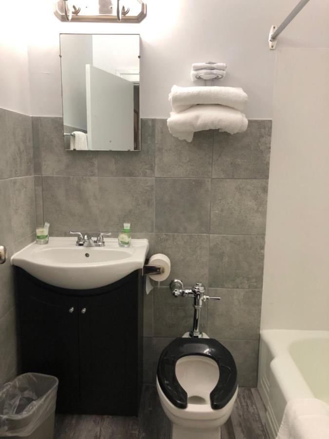 Royal Hotel Flin Flon Luaran gambar